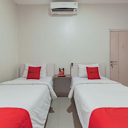 Reddoorz Near Pasar Baru Bandung Otel Dış mekan fotoğraf