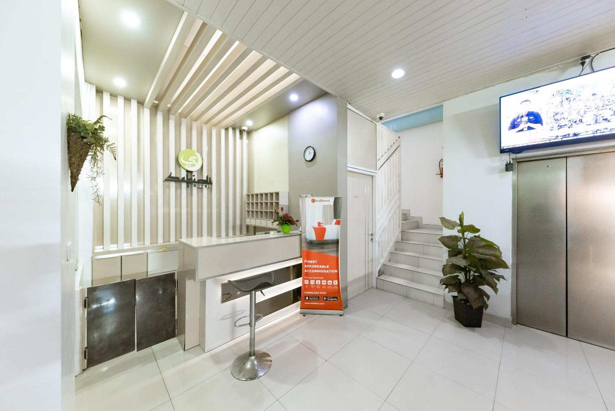 Reddoorz Near Pasar Baru Bandung Otel Dış mekan fotoğraf