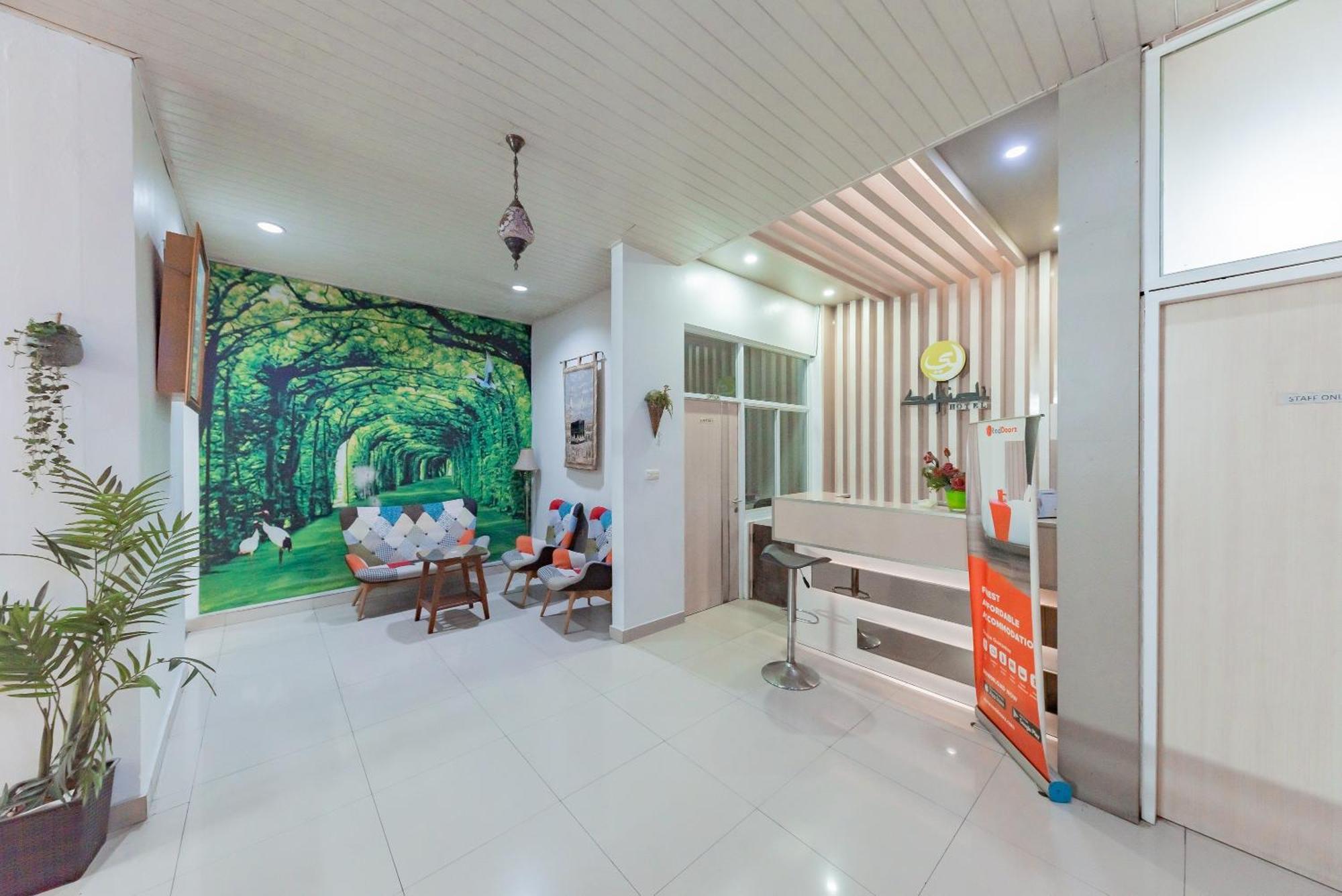 Reddoorz Near Pasar Baru Bandung Otel Dış mekan fotoğraf