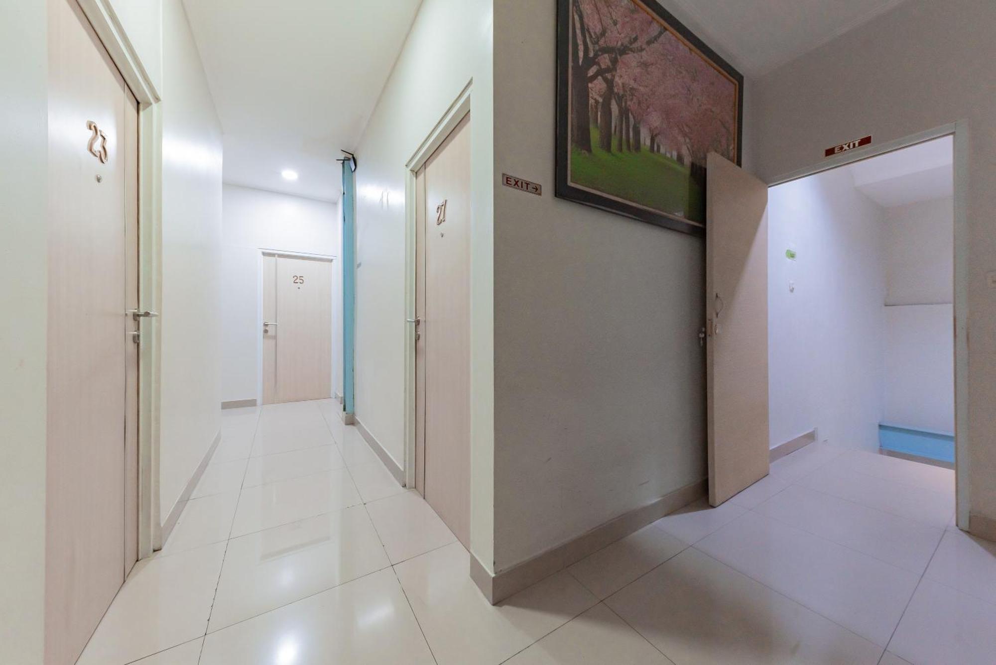 Reddoorz Near Pasar Baru Bandung Otel Dış mekan fotoğraf