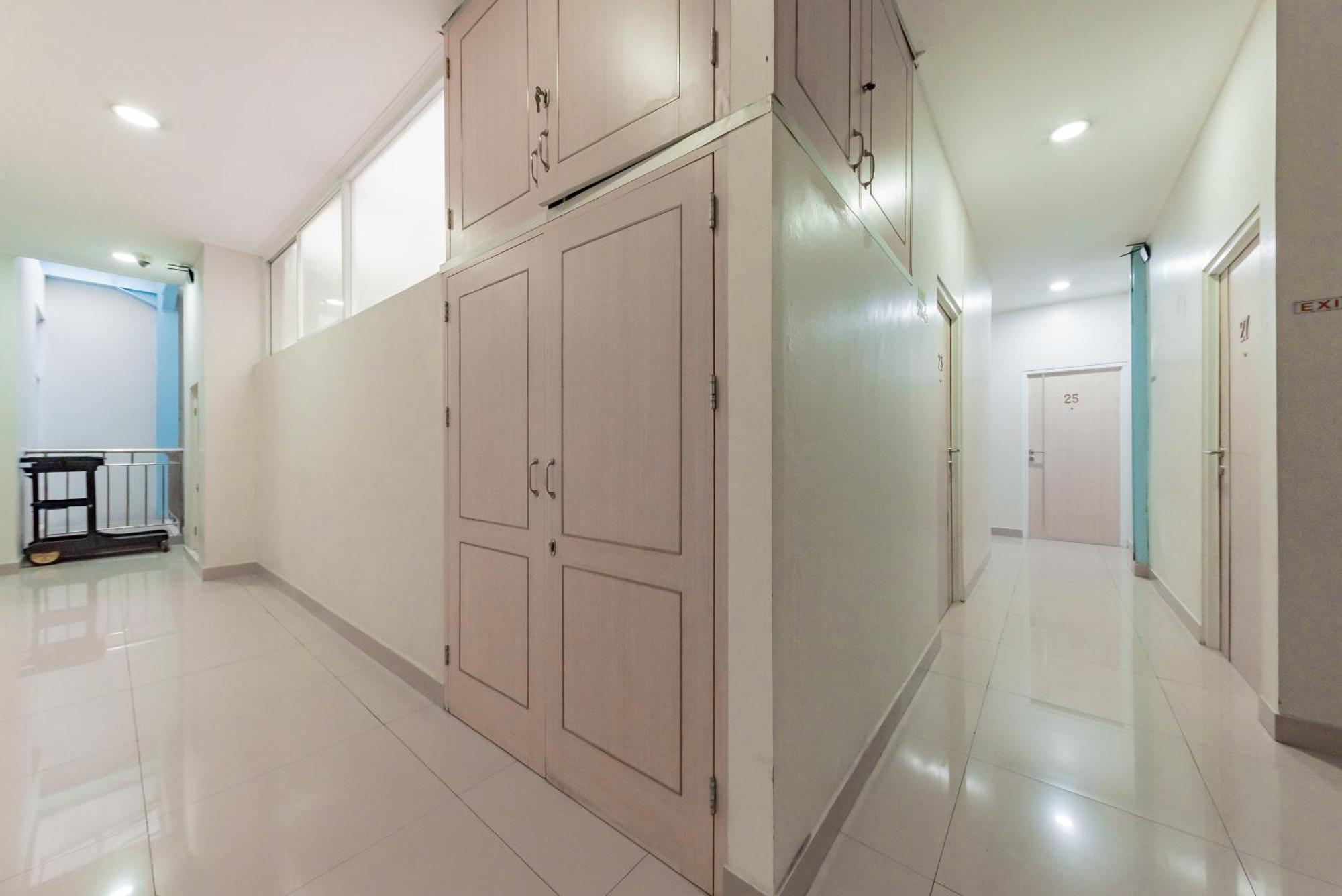 Reddoorz Near Pasar Baru Bandung Otel Dış mekan fotoğraf