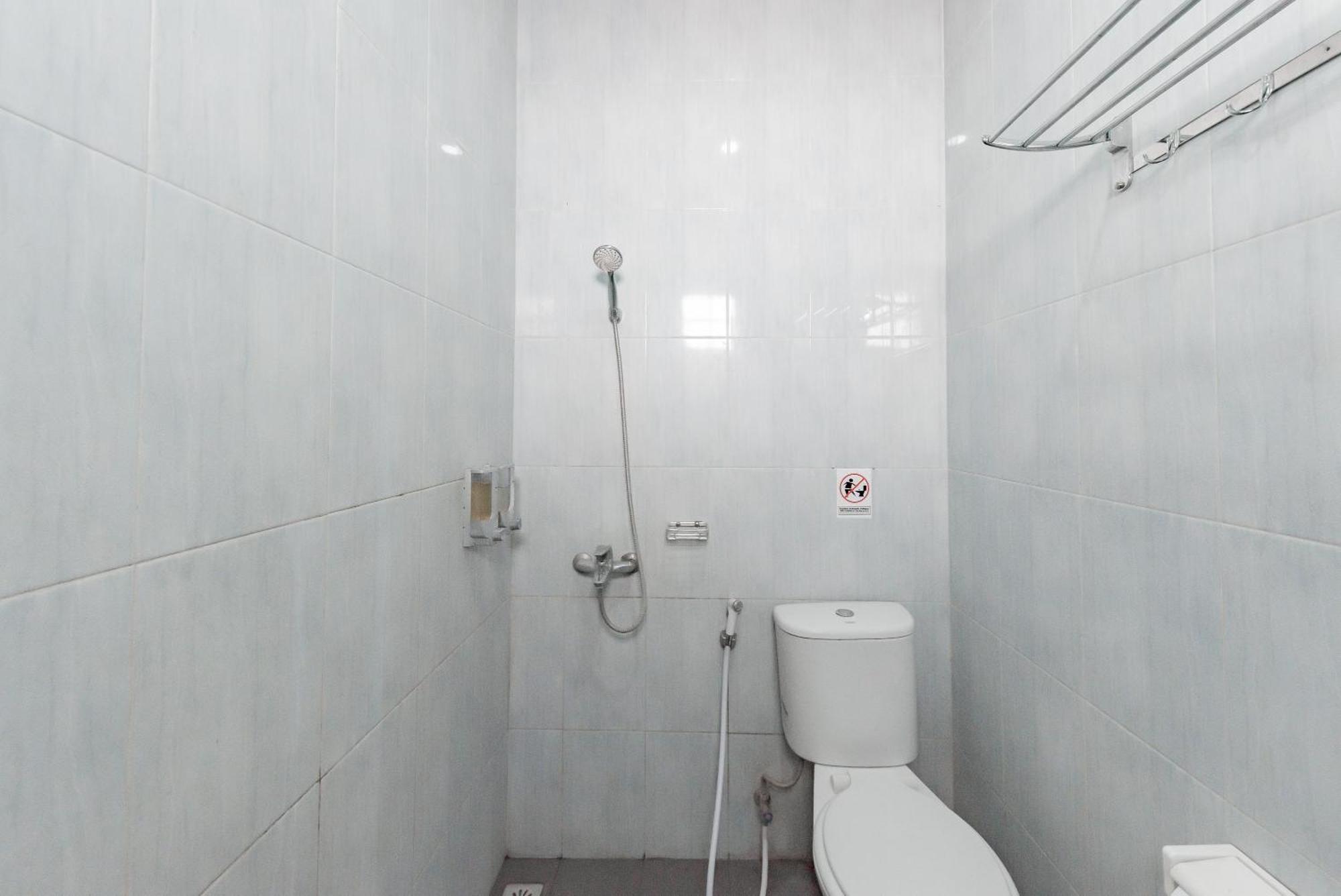 Reddoorz Near Pasar Baru Bandung Otel Dış mekan fotoğraf