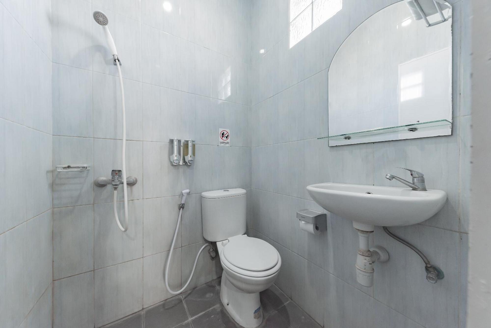 Reddoorz Near Pasar Baru Bandung Otel Dış mekan fotoğraf