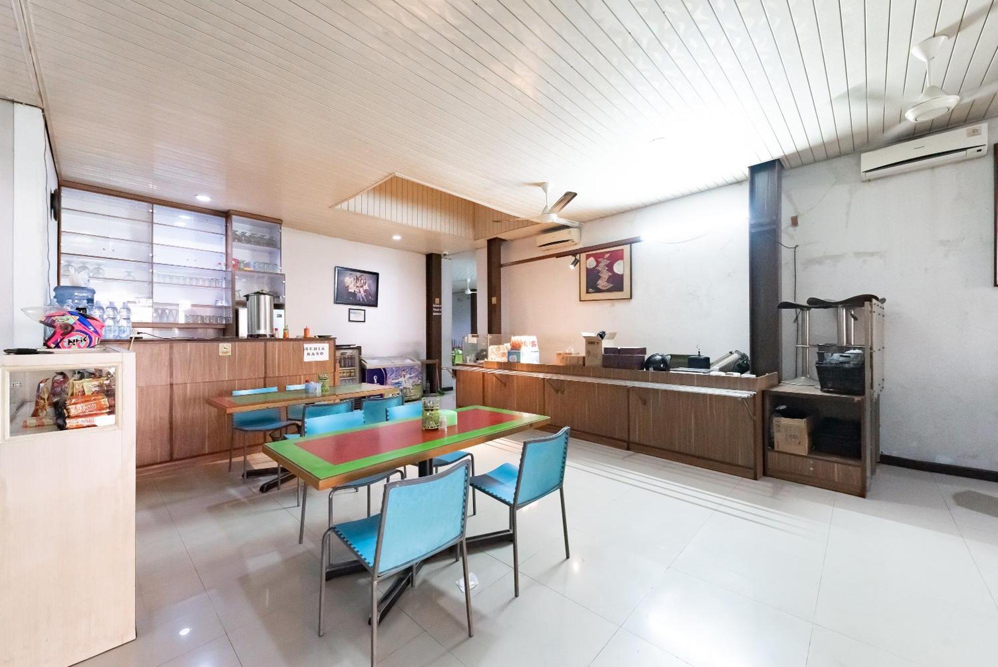 Reddoorz Near Pasar Baru Bandung Otel Dış mekan fotoğraf