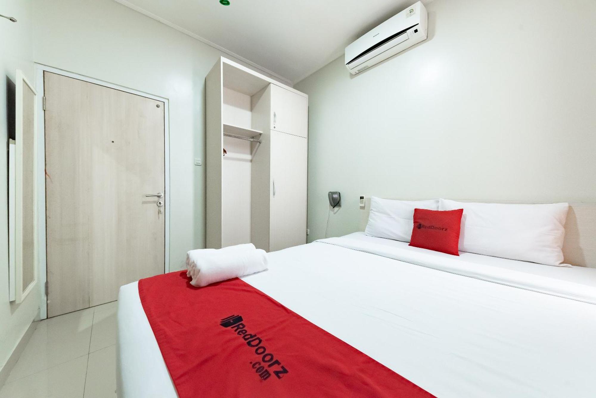 Reddoorz Near Pasar Baru Bandung Otel Dış mekan fotoğraf