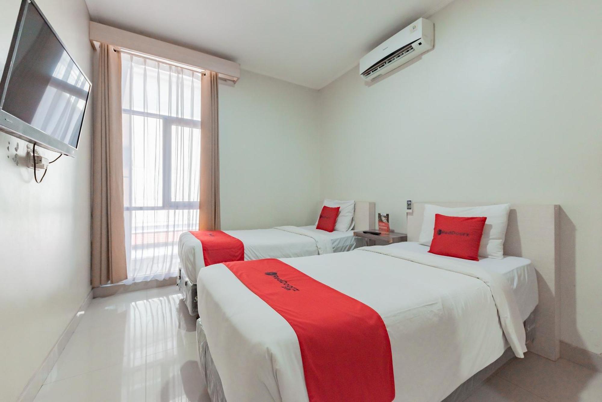 Reddoorz Near Pasar Baru Bandung Otel Dış mekan fotoğraf