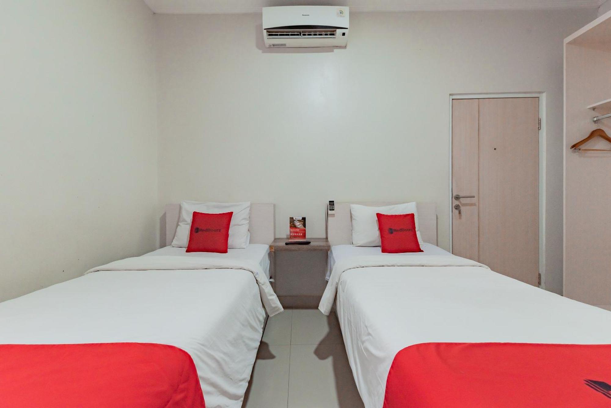 Reddoorz Near Pasar Baru Bandung Otel Dış mekan fotoğraf