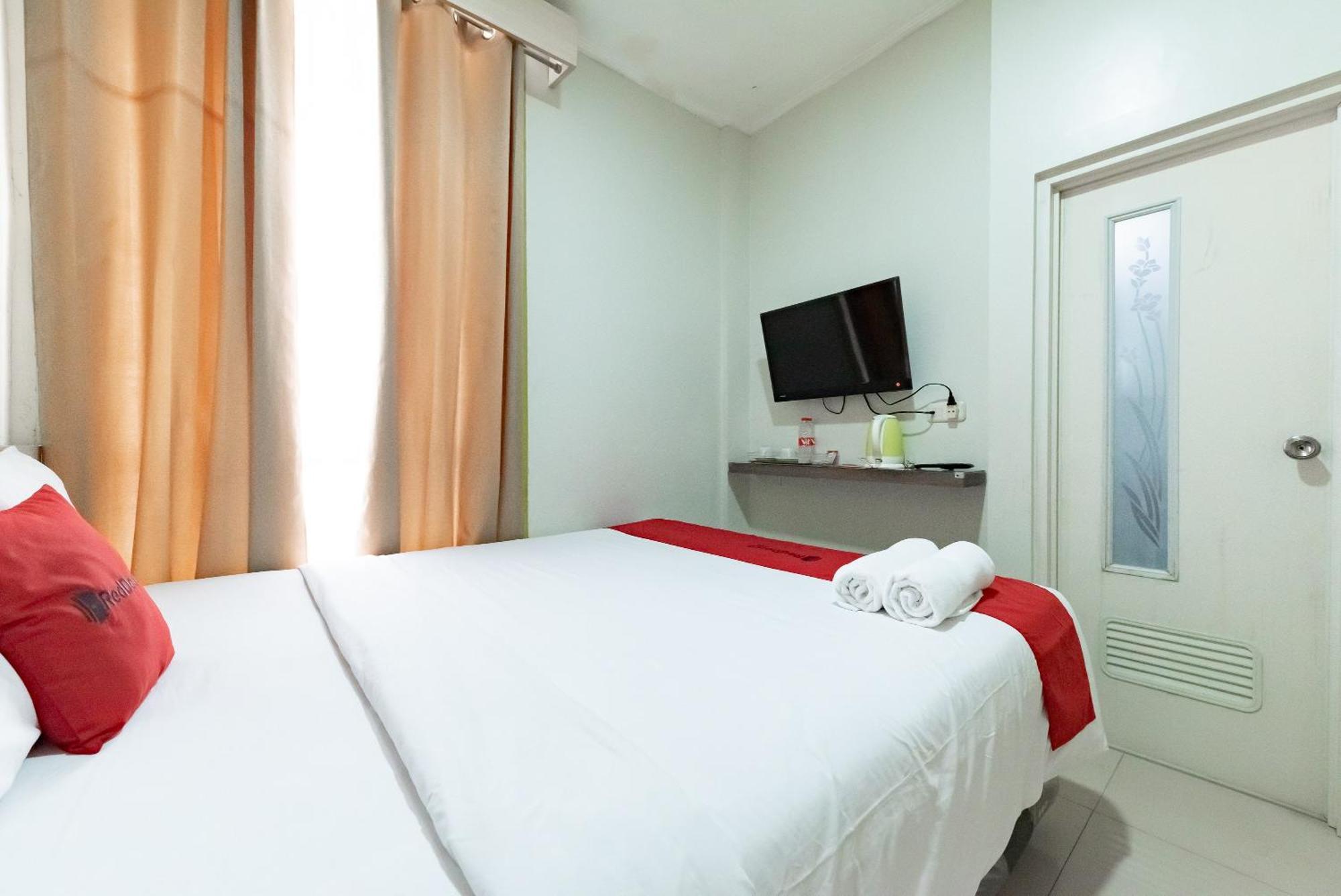 Reddoorz Near Pasar Baru Bandung Otel Dış mekan fotoğraf