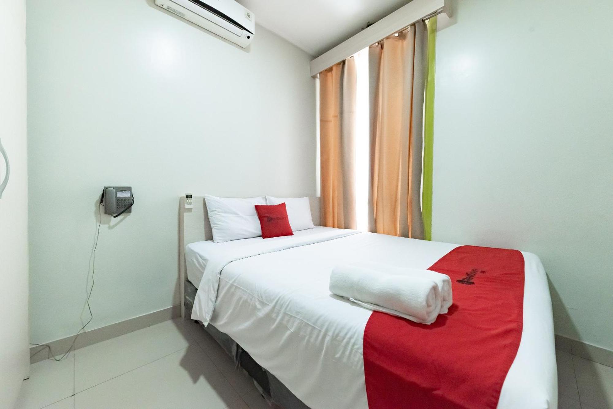 Reddoorz Near Pasar Baru Bandung Otel Dış mekan fotoğraf